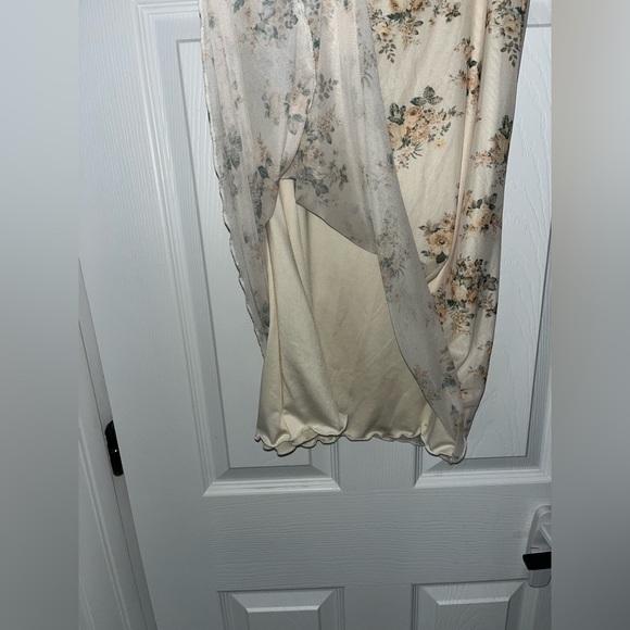 Floral Cream Skirt - Picture 3 of 3